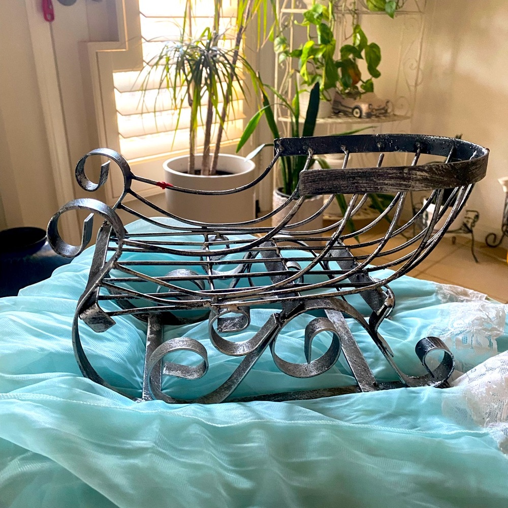 LARGE METAL CHRISTMAS SLEIGH - Picture 4 of 5